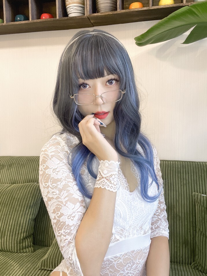 Money冷冷 - 白蕾丝长裙 [73P2V-2.87GB]