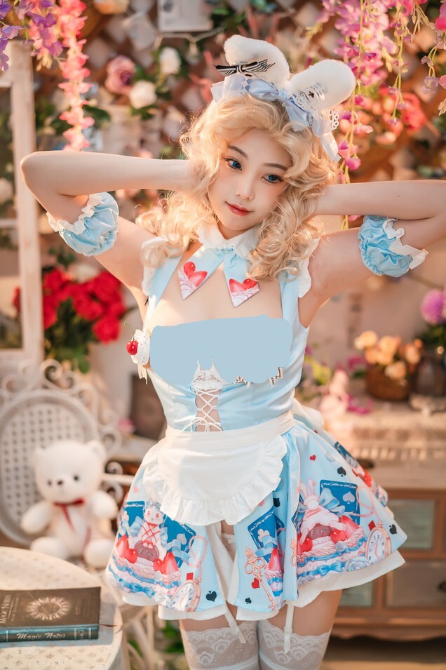 蜜汁猫裘 - 爱丽丝梦游仙境-兔子先生 [50P2V-1.92GB]