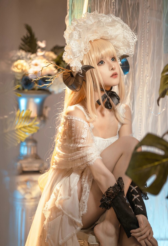 腥味猫罐 - 夜莺 [15P-90MB]