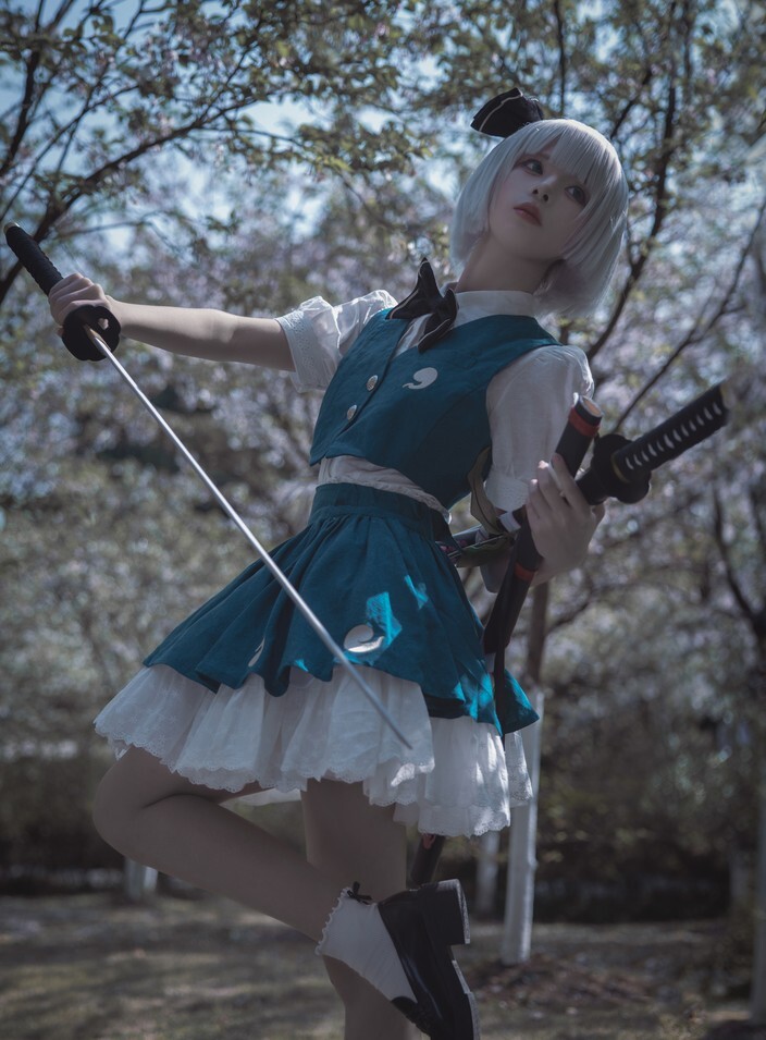 腥味猫罐 – 半·妖·庭·师 [15P-80MB]