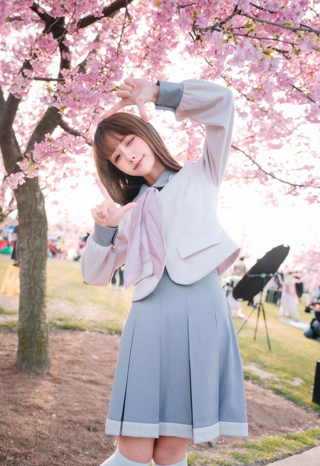 紫氯氯 – 樱花下的JK少女 [18P-72MB]