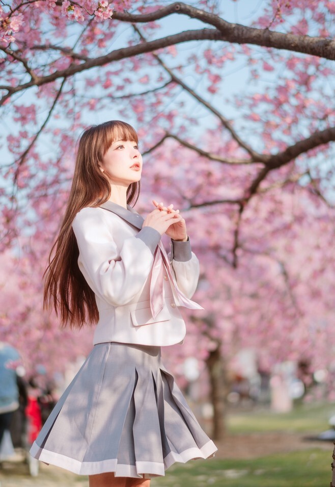 紫氯氯 - 樱花下的JK少女 [18P-72MB]