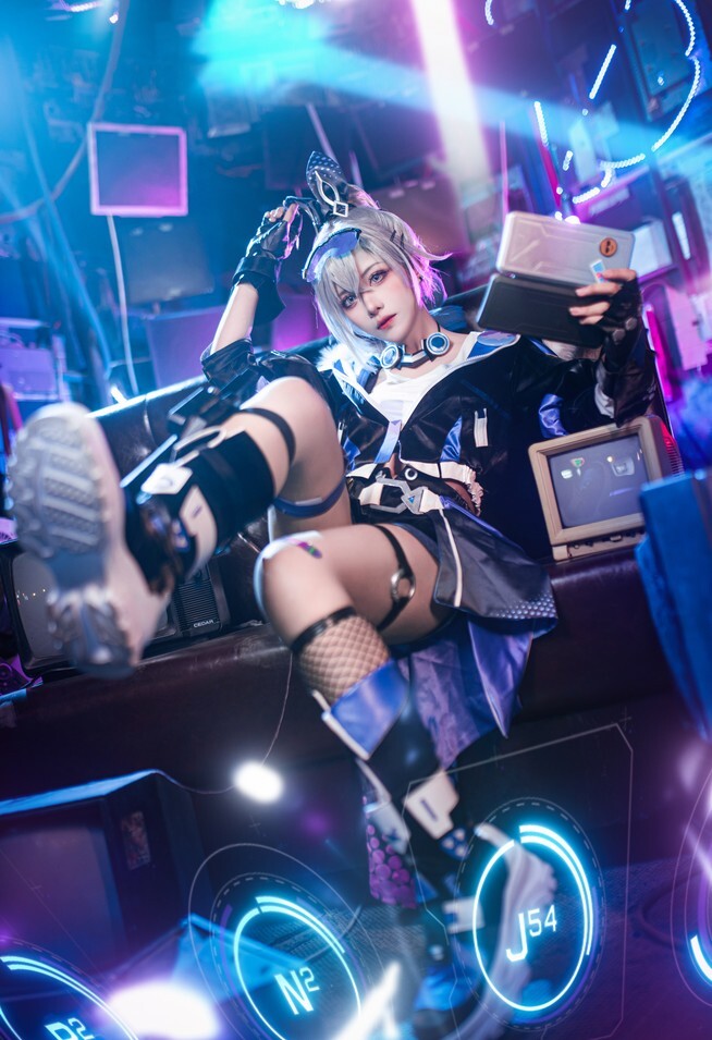 流一_喵喵喵喵喵喵 - 银狼 [18P-278MB]