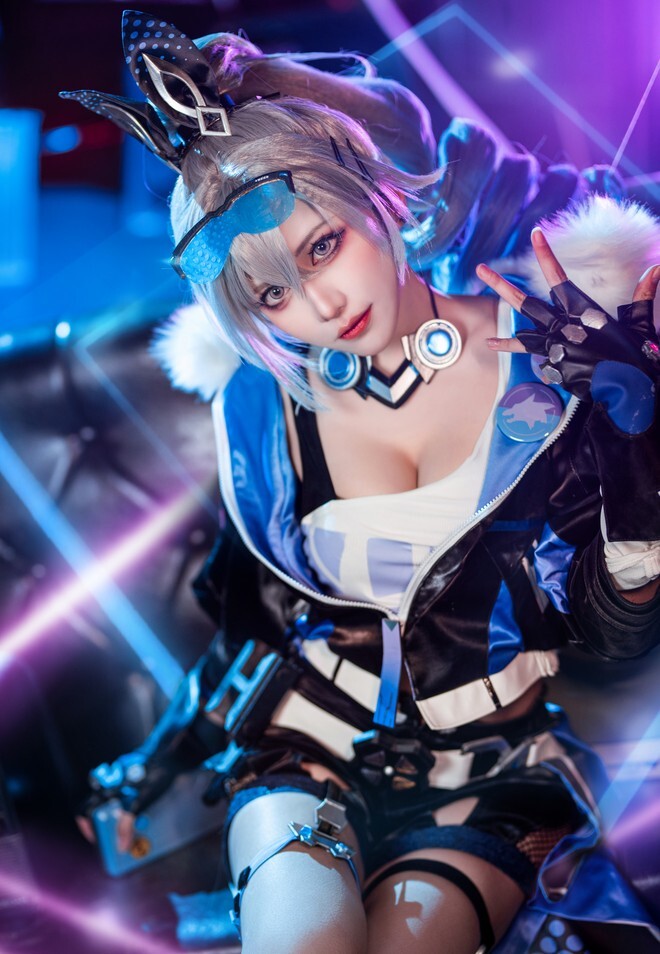 流一_喵喵喵喵喵喵 - 银狼 [18P-278MB]