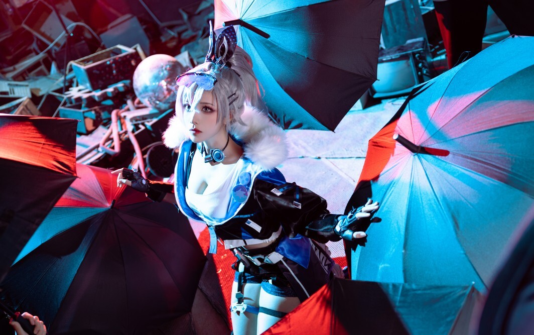 流一_喵喵喵喵喵喵 - 银狼 [18P-278MB]