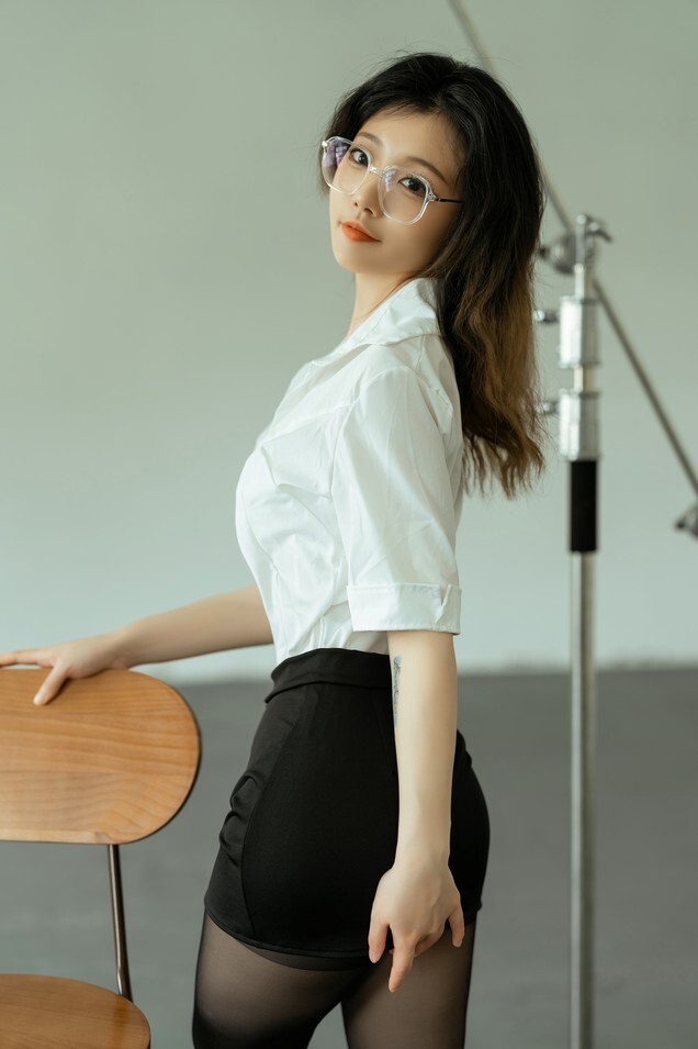 桃良阿宅 - 关于模特兼职那些事 [48P-357MB]