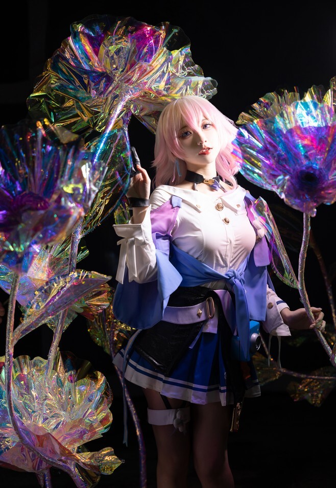 尤幽 – 三月七 [18P-282MB]