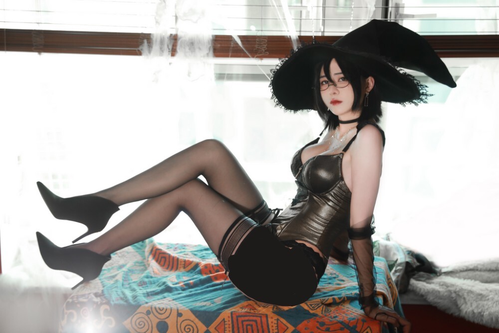 眼酱大魔王w – 御姉感の魔女様 [18P-171MB]