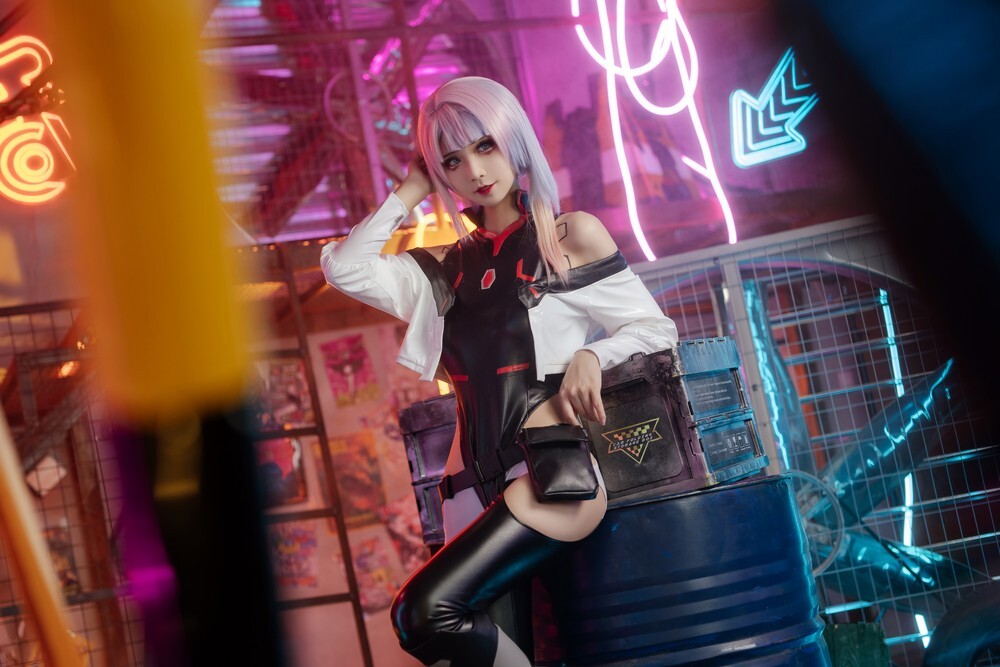 爱老师_PhD – 赛博朋克 露西 [18P-177MB]