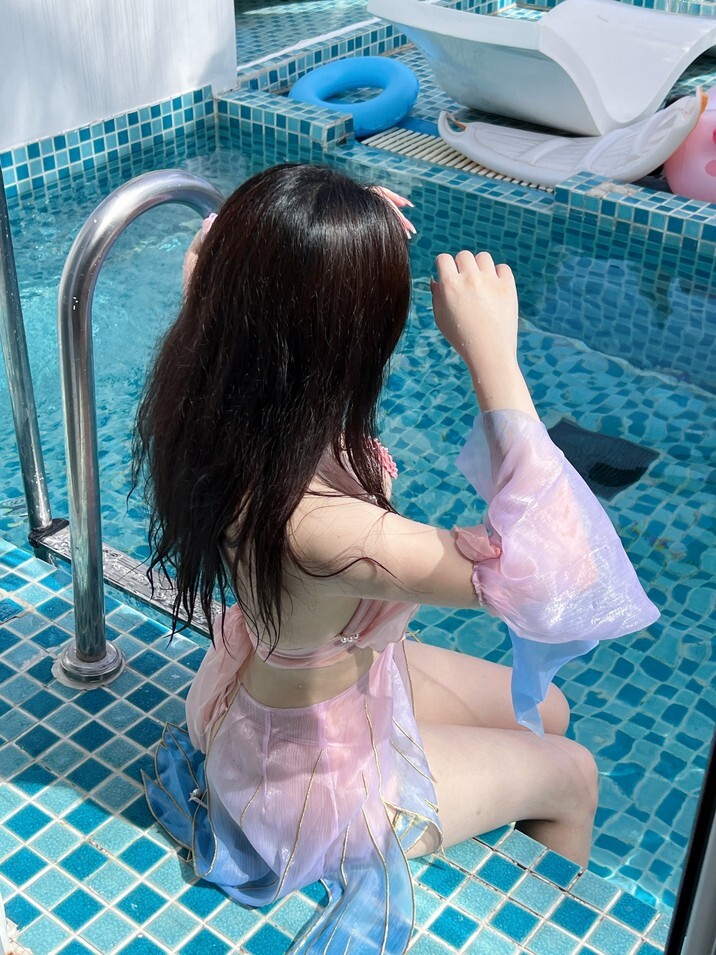 是依酱呀 - 人鱼姬 [51P-313MB]