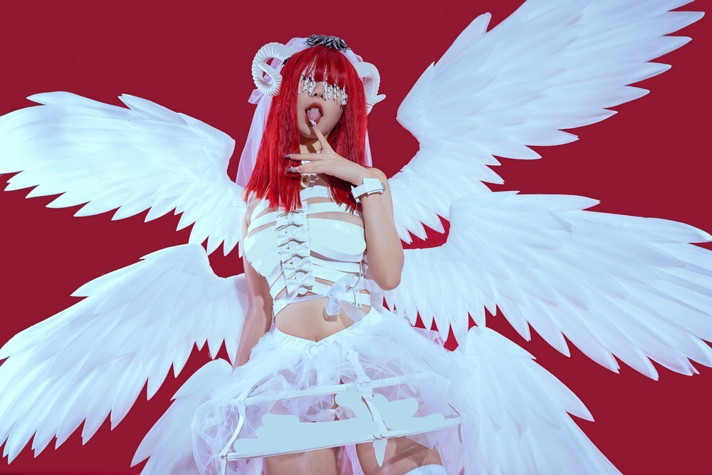 云溪溪 – 奶桃 萝斯莉莉斯·六翼炽天使 [24P-241MB]