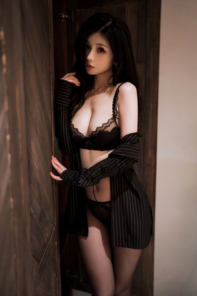 rioko凉凉子 - 和前辈一起出差吧 原版 [46P12V-1.08GB]