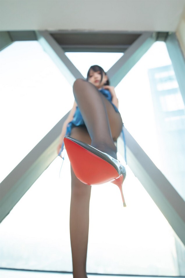 神楽坂真冬 -  蓝衣旗袍 [75P2V-235MB]