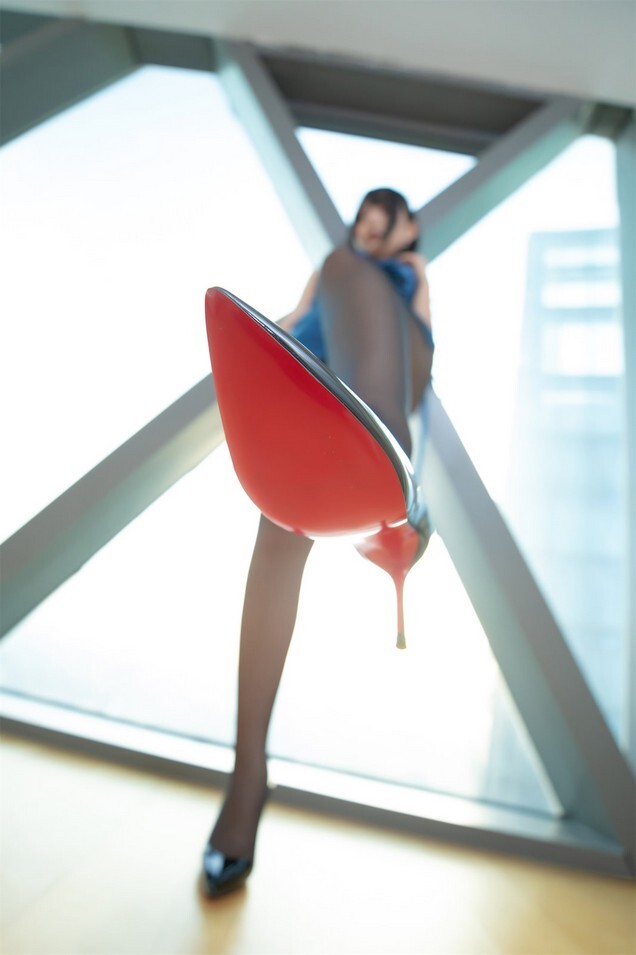 神楽坂真冬 -  蓝衣旗袍 [75P2V-235MB]