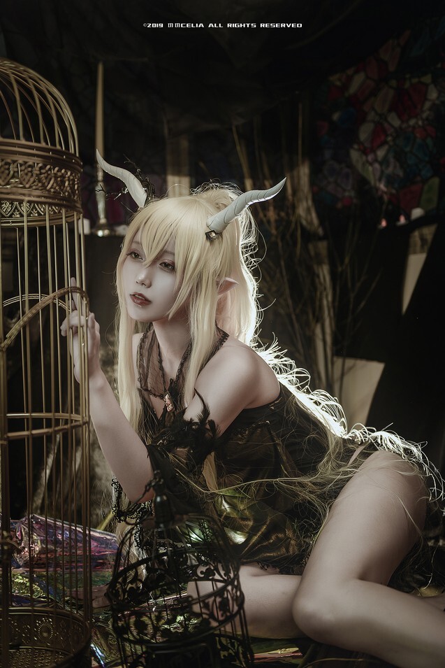 切切celia - 闪灵 [12P-35MB]