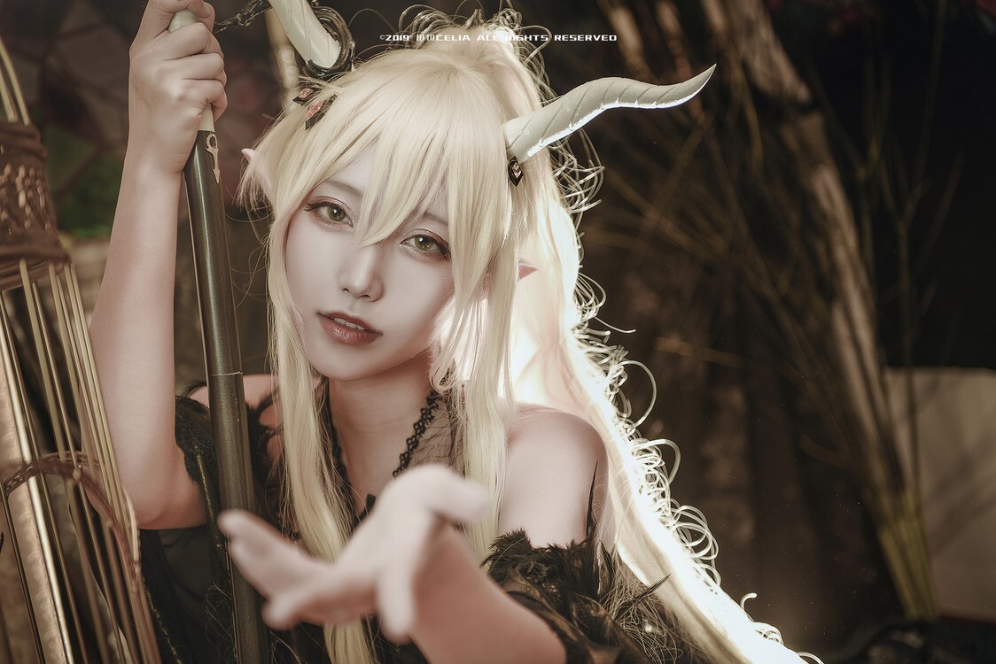 切切celia - 闪灵 [12P-35MB]