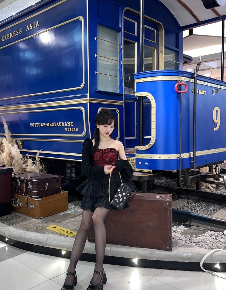 阿璇学妹 - 涞觅,不止丝滑 [9P-29MB]