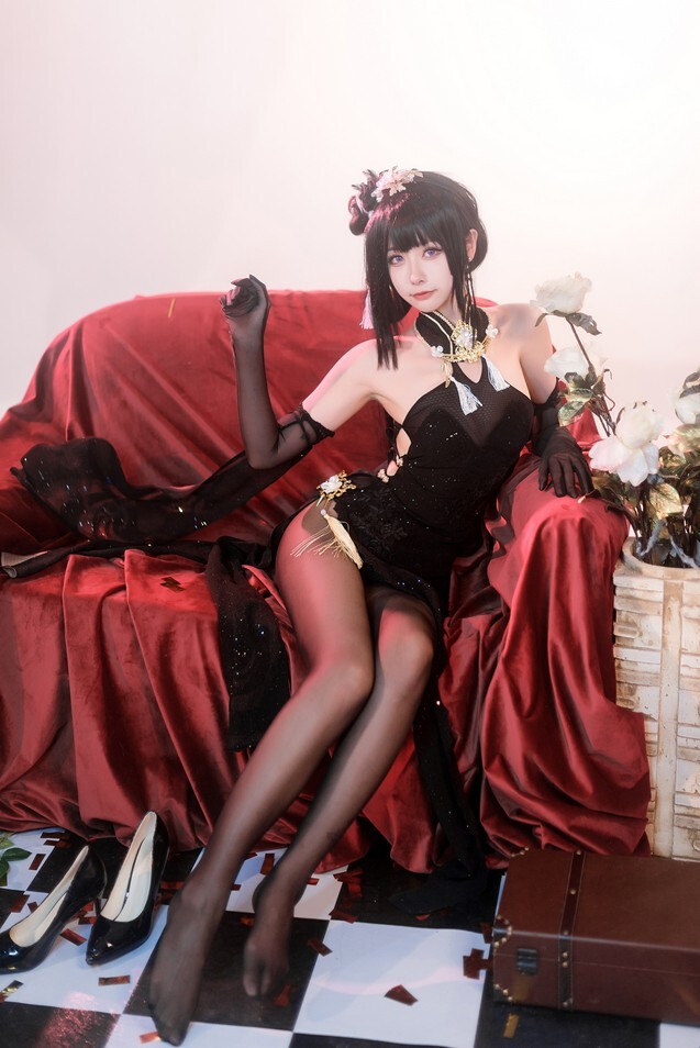 Momoko葵葵 - 碧蓝航线镇海 默认皮肤＆奇奢花苑 [24P-53MB]