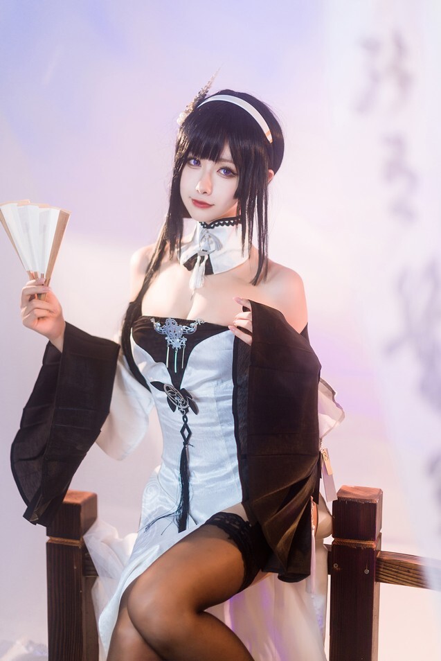 Momoko葵葵 - 碧蓝航线镇海 默认皮肤＆奇奢花苑 [24P-53MB]