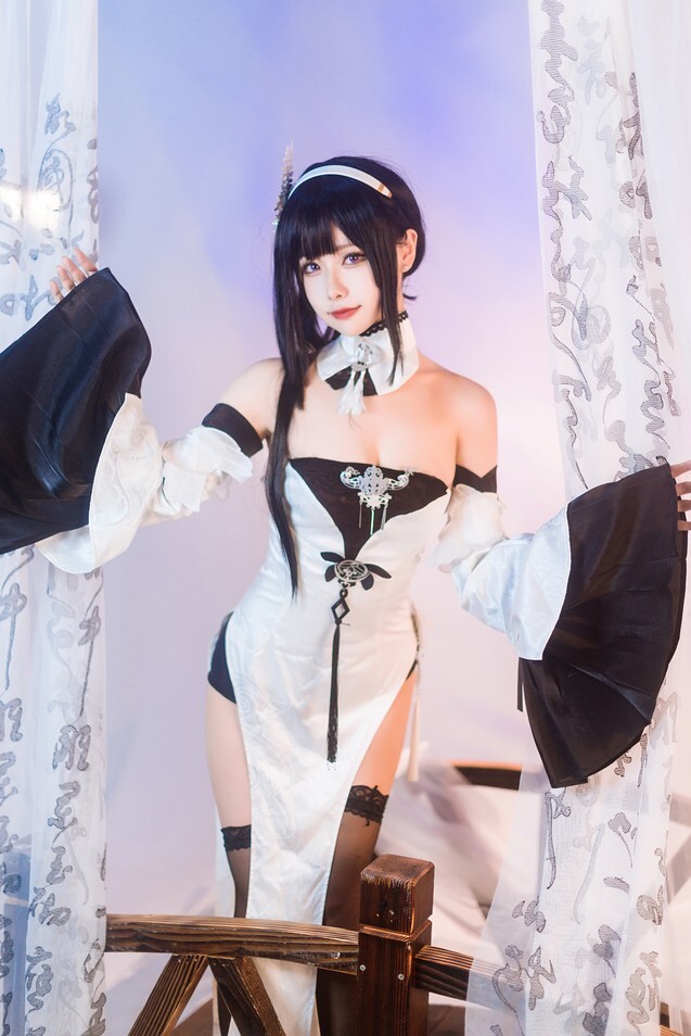 Momoko葵葵 - 碧蓝航线镇海 默认皮肤＆奇奢花苑 [24P-53MB]