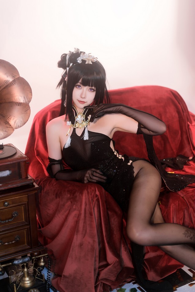 Momoko葵葵 – 碧蓝航线镇海 默认皮肤＆奇奢花苑 [24P-53MB]