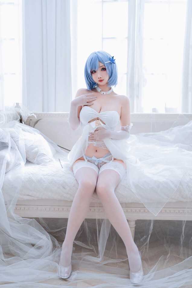 rioko凉凉子 – 恰巴耶夫礼服 [42P11V-956MB]