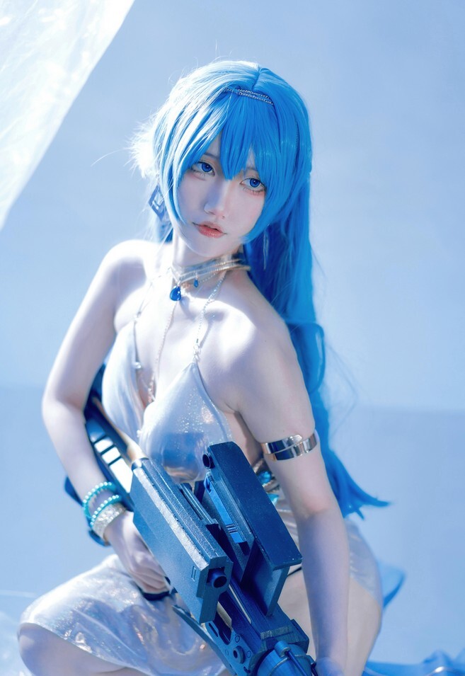 阿熊是个萌妹吗 – 海伦水晶派对礼服 [18P-89MB]