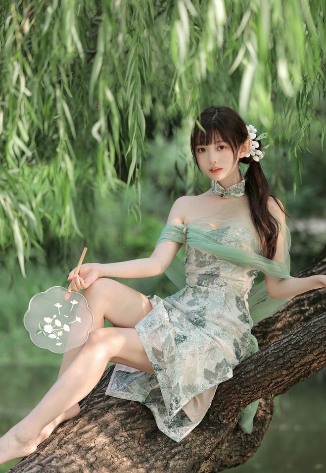 钟曼菲_ZMF - 新中式古装 [14P-56MB]