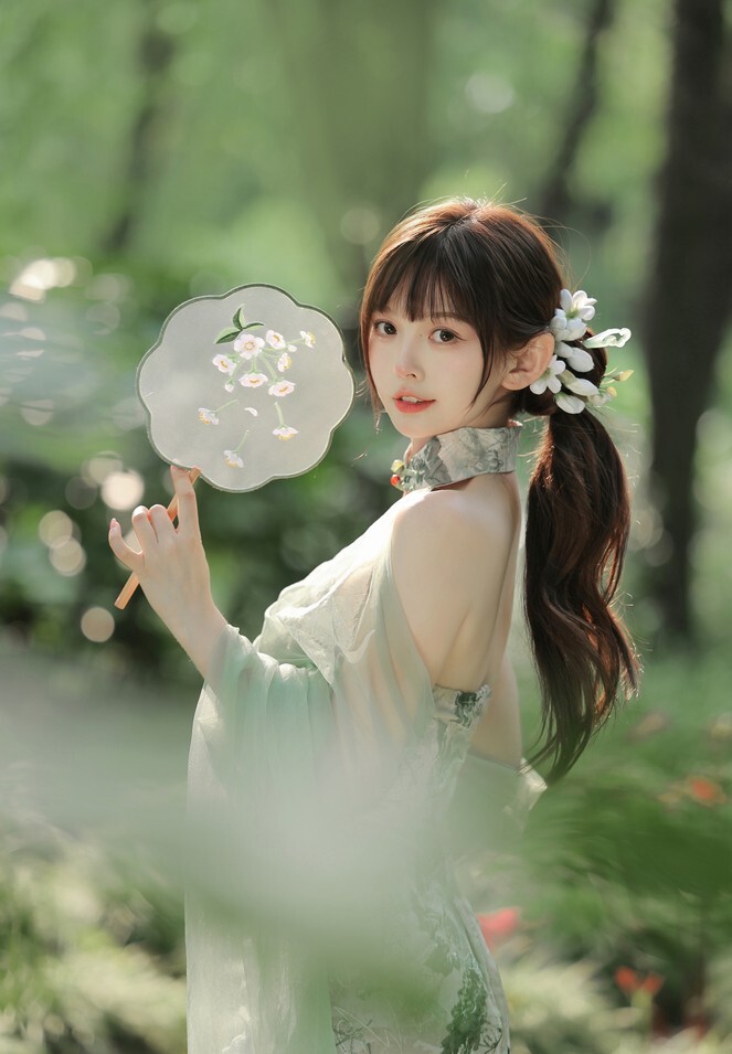 钟曼菲_ZMF - 新中式古装 [14P-56MB]