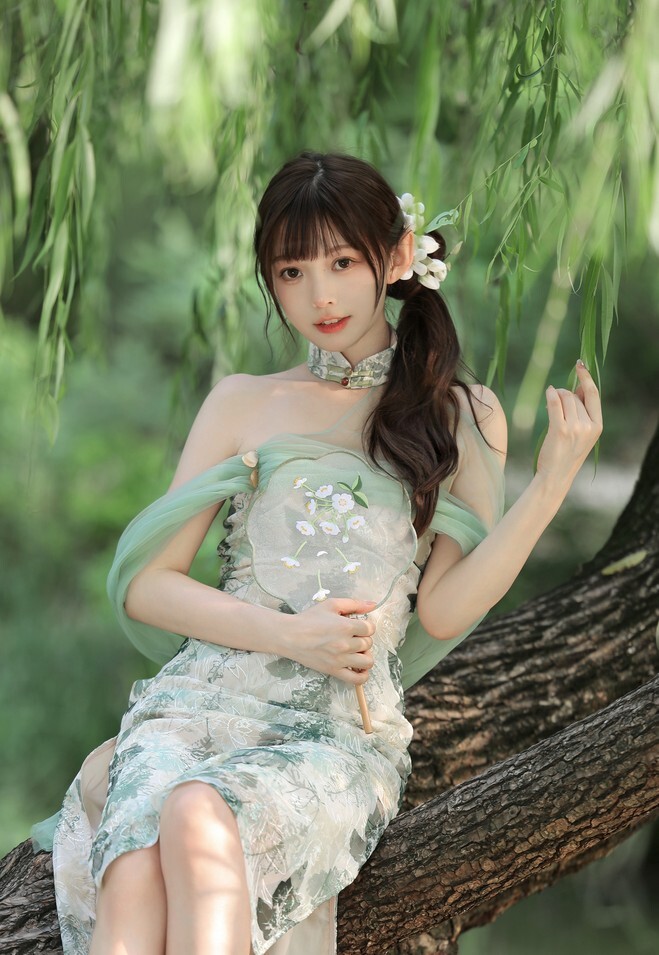 钟曼菲_ZMF - 新中式古装 [14P-56MB]