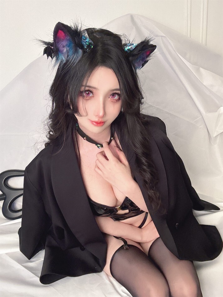 rioko凉凉子 - 万圣节小恶魔猫耳 [30P13V-736MB]