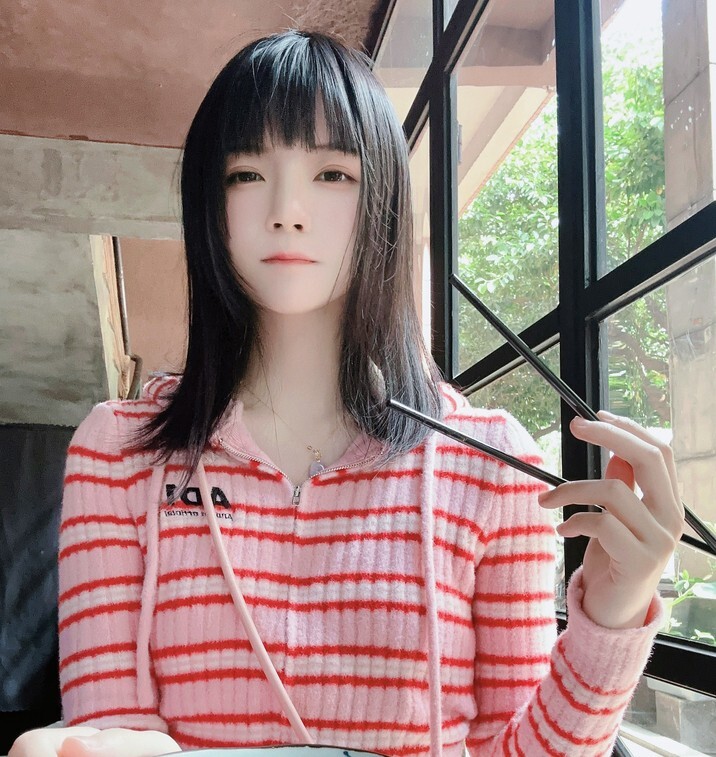 桜桃喵 - 灰丝+条纹毛衣