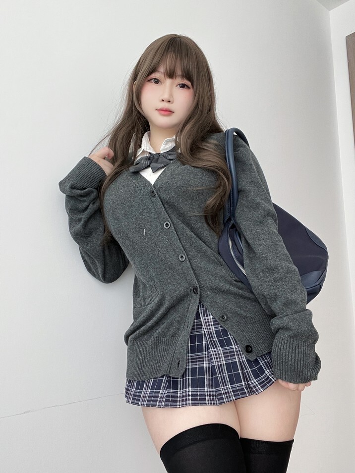 是依酱呀 - 学姐的日常 [35P3V-994MB]