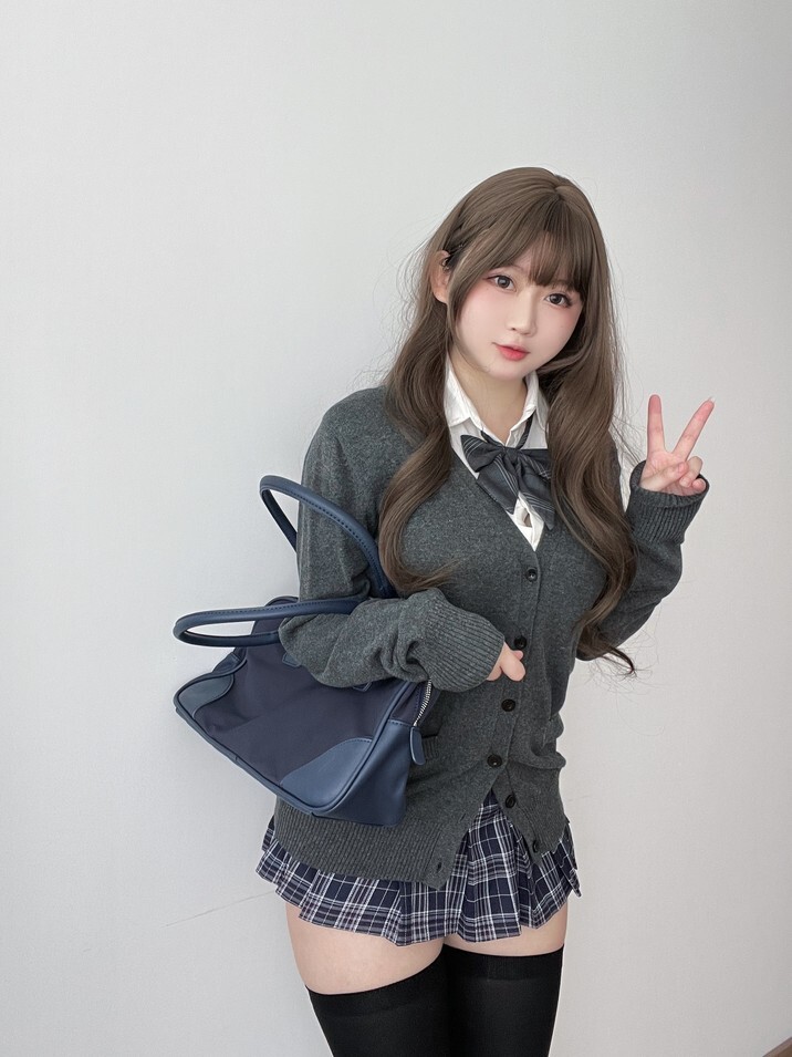 是依酱呀 - 学姐的日常 [35P3V-994MB]