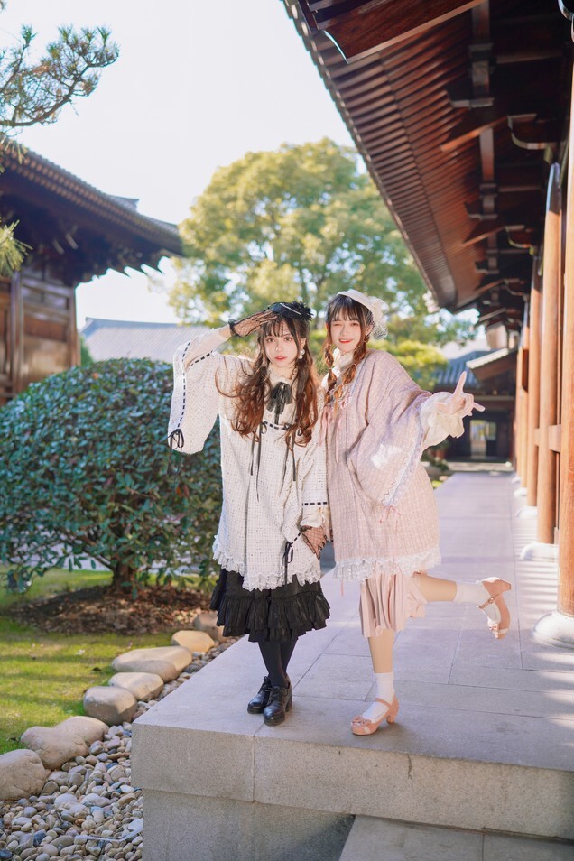 兔子Zzz不吃胡萝卜 - 西洋姐妹花 [34P-414MB]