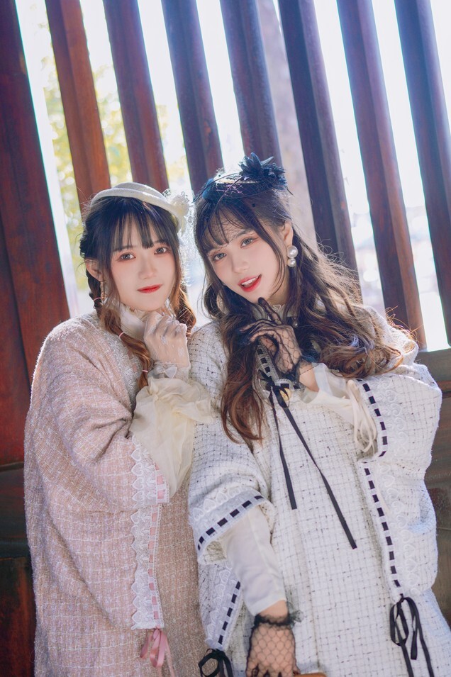 兔子Zzz不吃胡萝卜 - 西洋姐妹花 [34P-414MB]