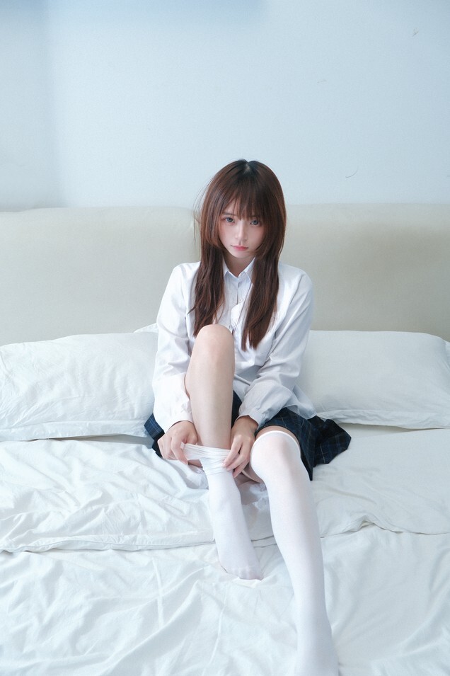 攻弦弦弦 – 白丝jk [15P-182MB]