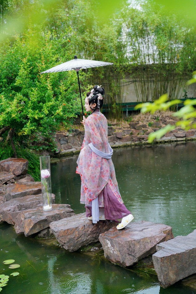 兔子Zzz不吃胡萝卜 - 天青色等烟雨 [27P-376MB]