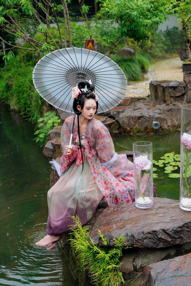 兔子Zzz不吃胡萝卜 – 天青色等烟雨 [27P-376MB]