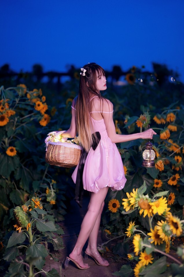 兔子Zzz不吃胡萝卜 – 蓝调向日葵少女 [28P-316MB]