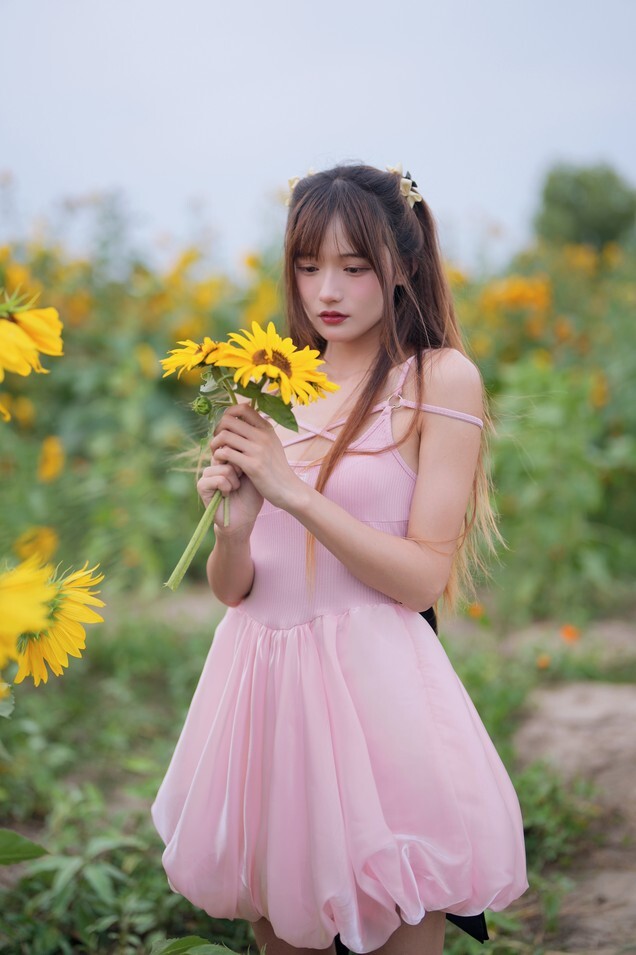 兔子Zzz不吃胡萝卜 - 蓝调向日葵少女 [28P-316MB]