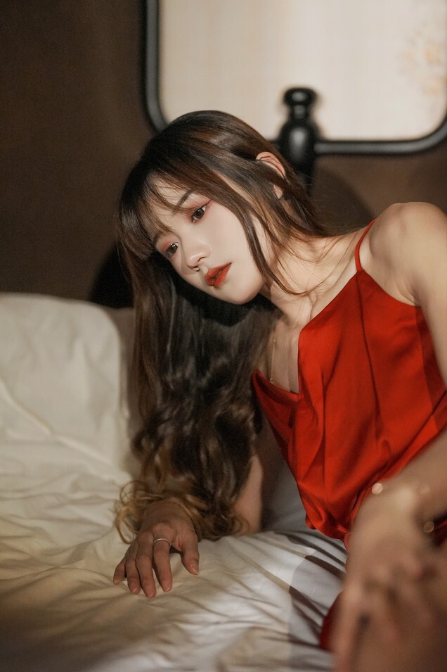 兔子Zzz不吃胡萝卜 - 黑夜里的红玫瑰 [35P-625MB]