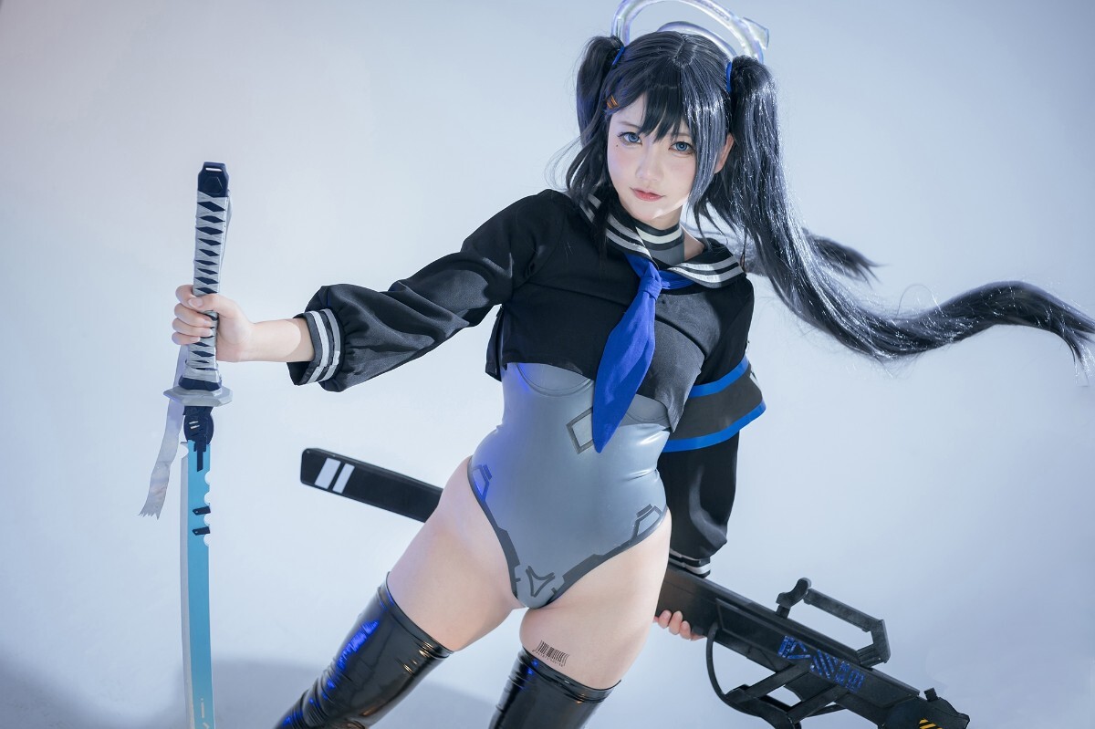 是一只熊仔 – 蓝色袖章 [25P-51MB]