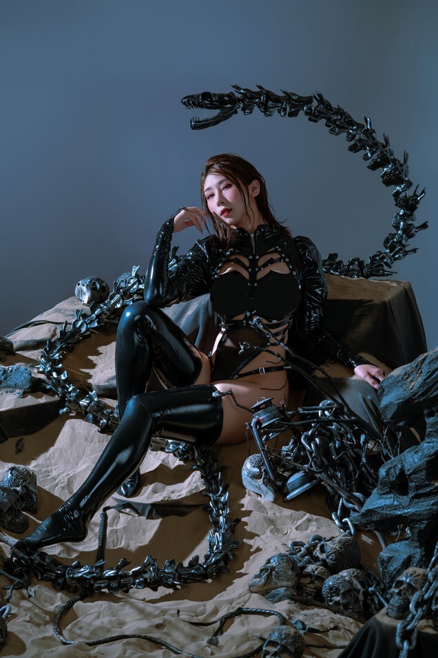 云溪溪 – 奶桃 鞭笞之神 [60P1V-1.40GB]