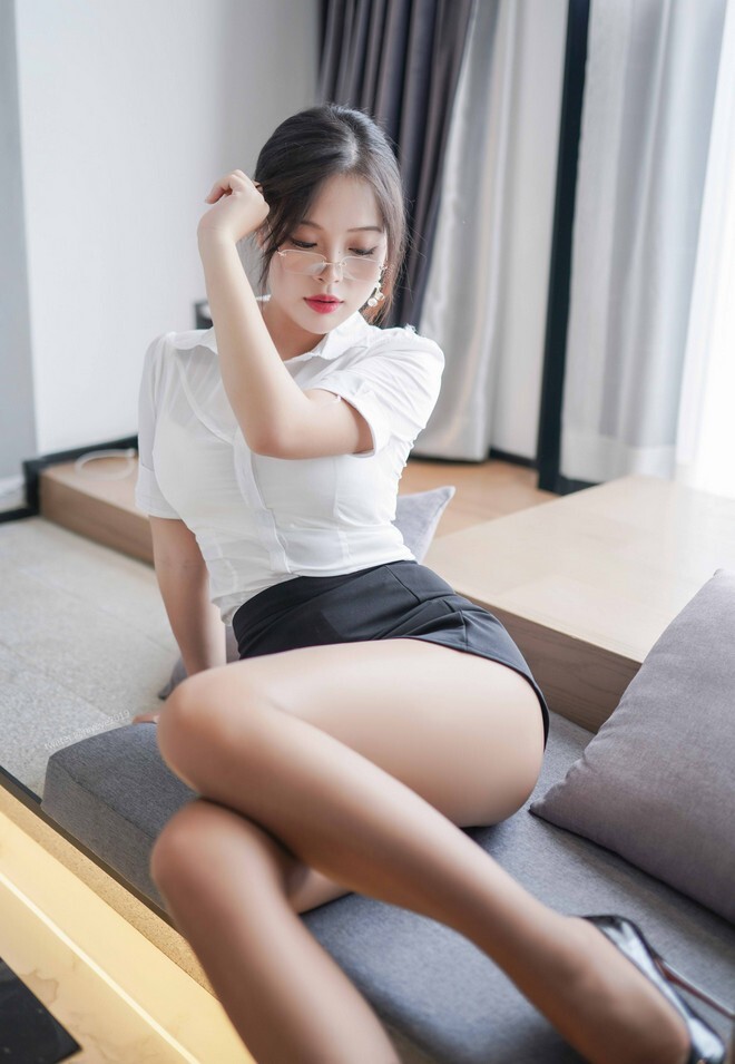 白烨 - 秘书的私人时间2.0 [72P4V-2.27GB]