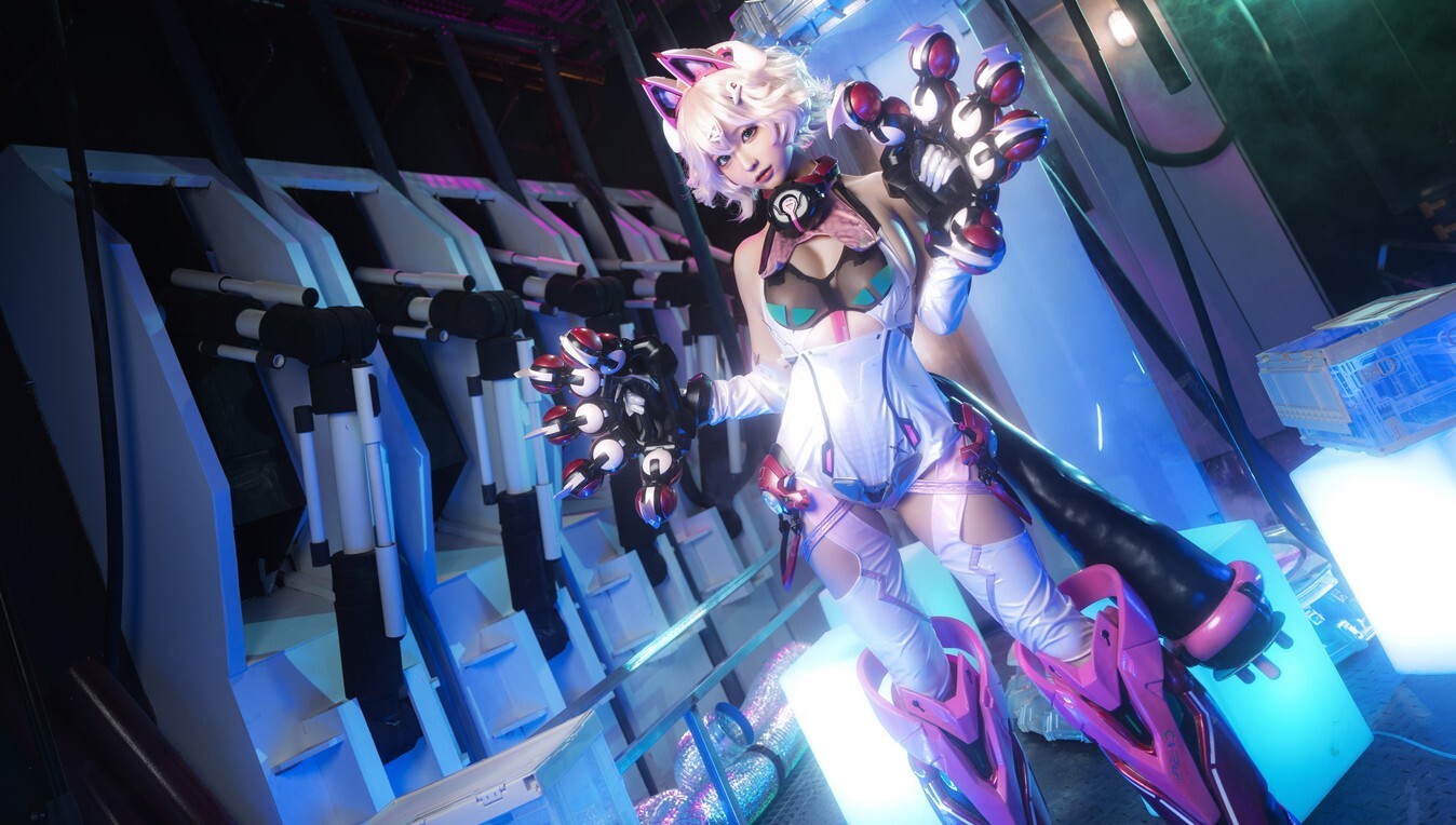 蠢沫沫 - 《绯猁》 [18P-309MB]