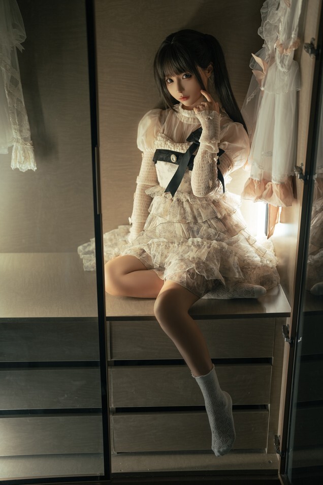 蠢沫沫 - 《柜中她》 [9P-65MB]