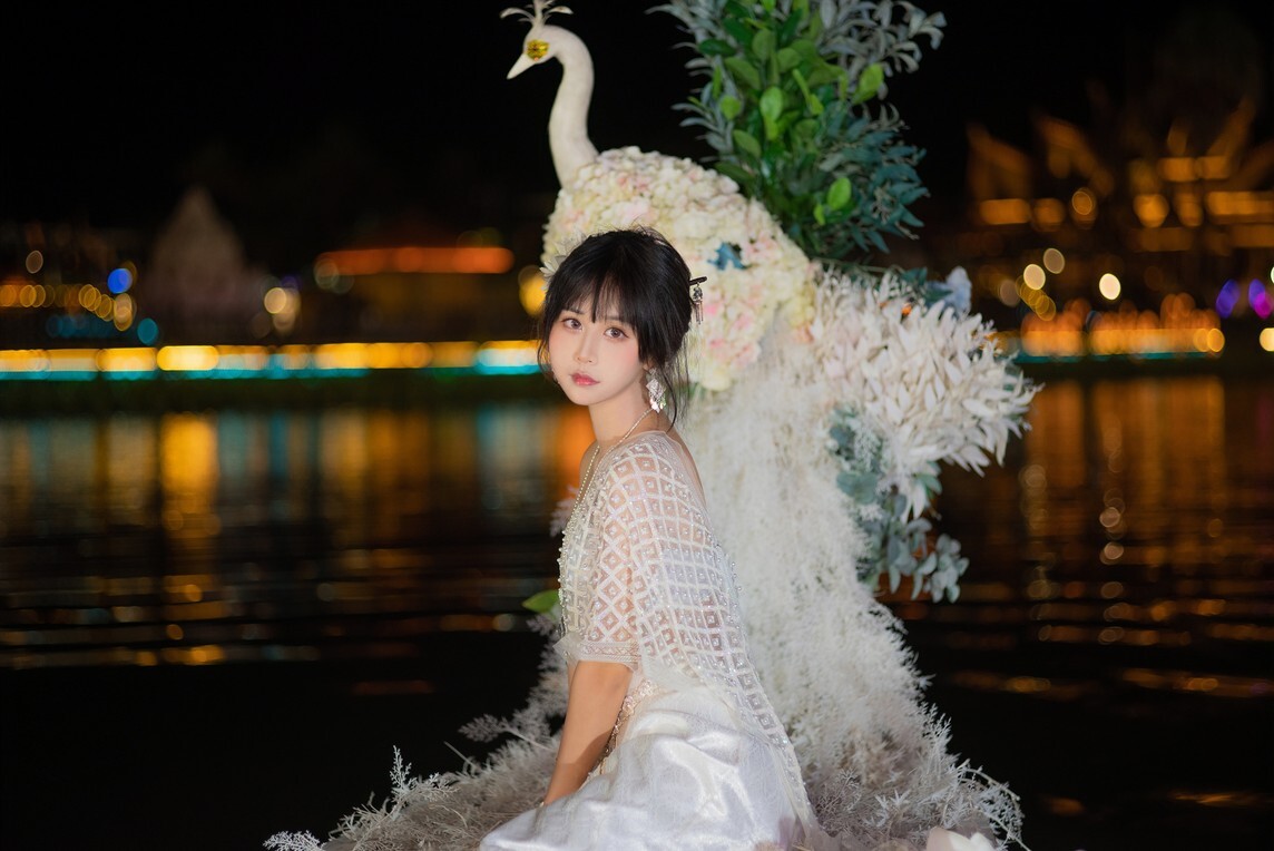 萌芽儿 - 西双版纳 傣服 银 [17P-112MB]