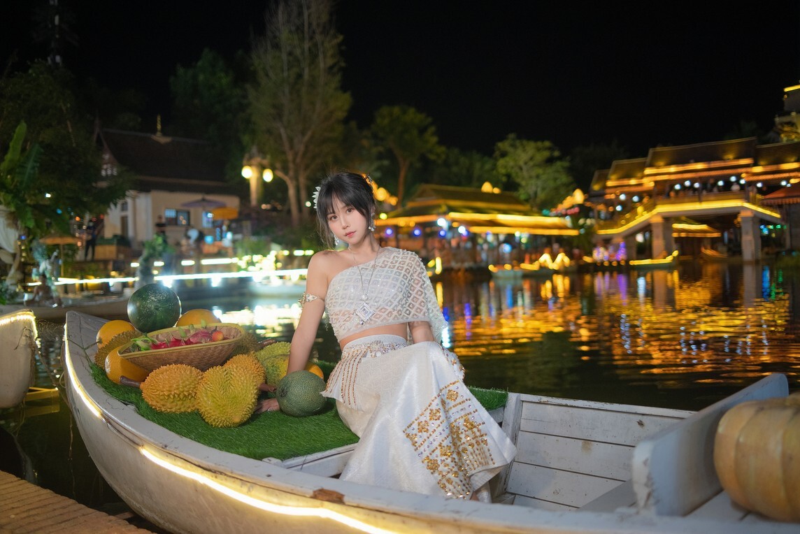 萌芽儿 - 西双版纳 傣服 银 [17P-112MB]