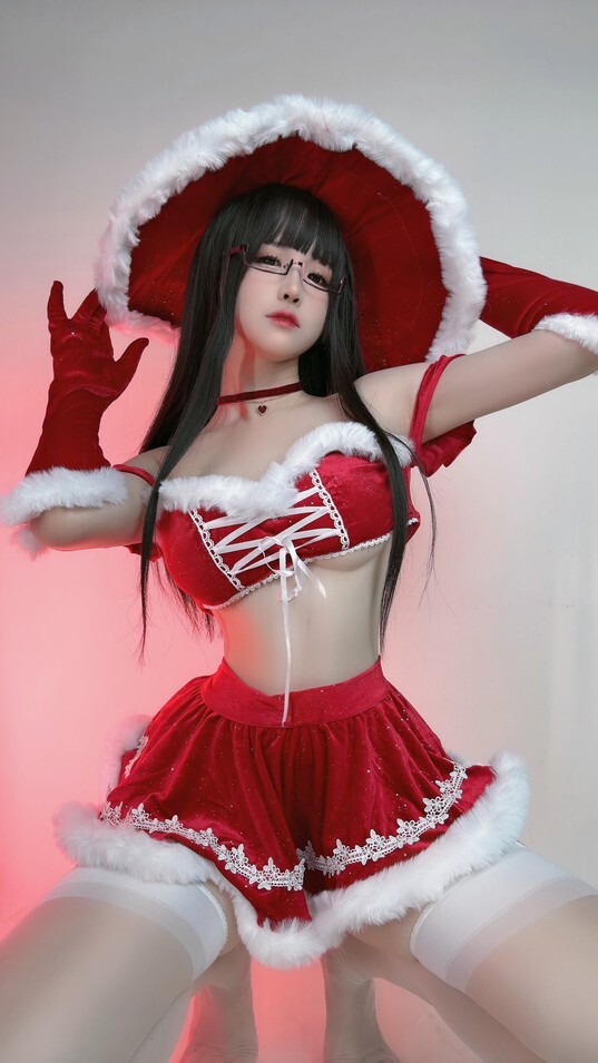 miko酱ww - 圣诞魔女 [45P-546MB]